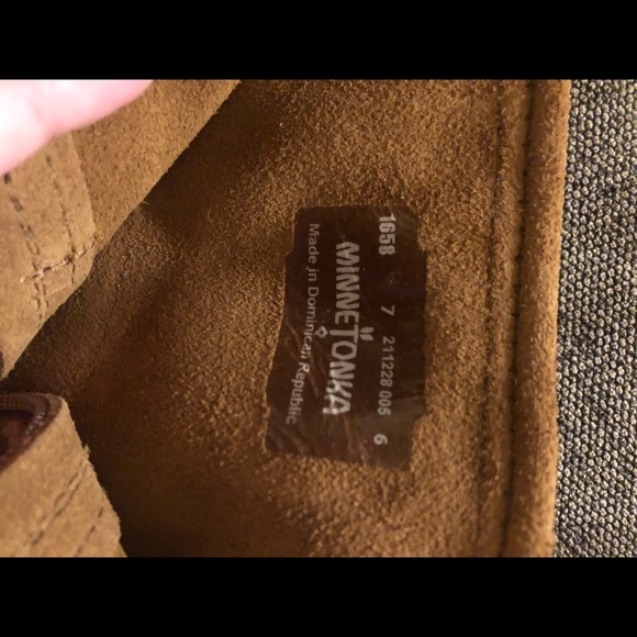 Minnetonka women’s 5 layer fringe moc boot - Picture 5 of 5